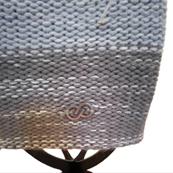 Gently used women CALIA by Carrie Underwood Beanie ombre knit - Picture 4 of 6